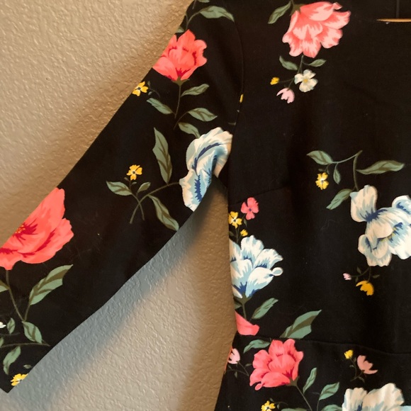 Old Navy, 3/4 Sleeve, Fitted Dress with Floral Pattern - Picture 2 of 5